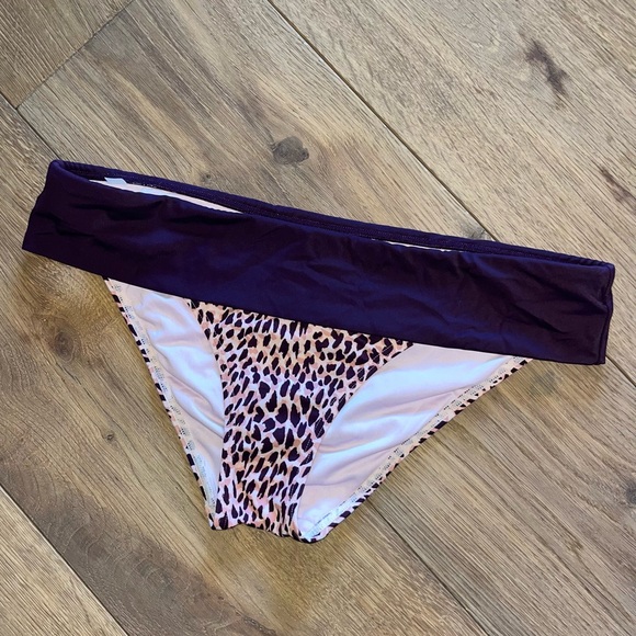 VS The Foldover Purple leopard Bikini bottoms - Picture 1 of 6